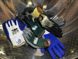 آیا دستکش‌ ایمنی ضد برش و کف مواد قابلیت شستشو و تمیز کردن را دارند؟